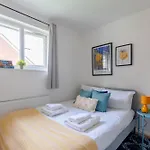 Bright 3 Bedroom House With Terrace 16 Mins To Big Ben