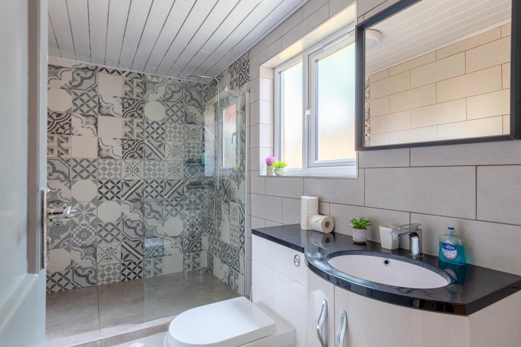 Bright 3 Bedroom House With Terrace 16 Mins To Big Ben Appartamento Londra