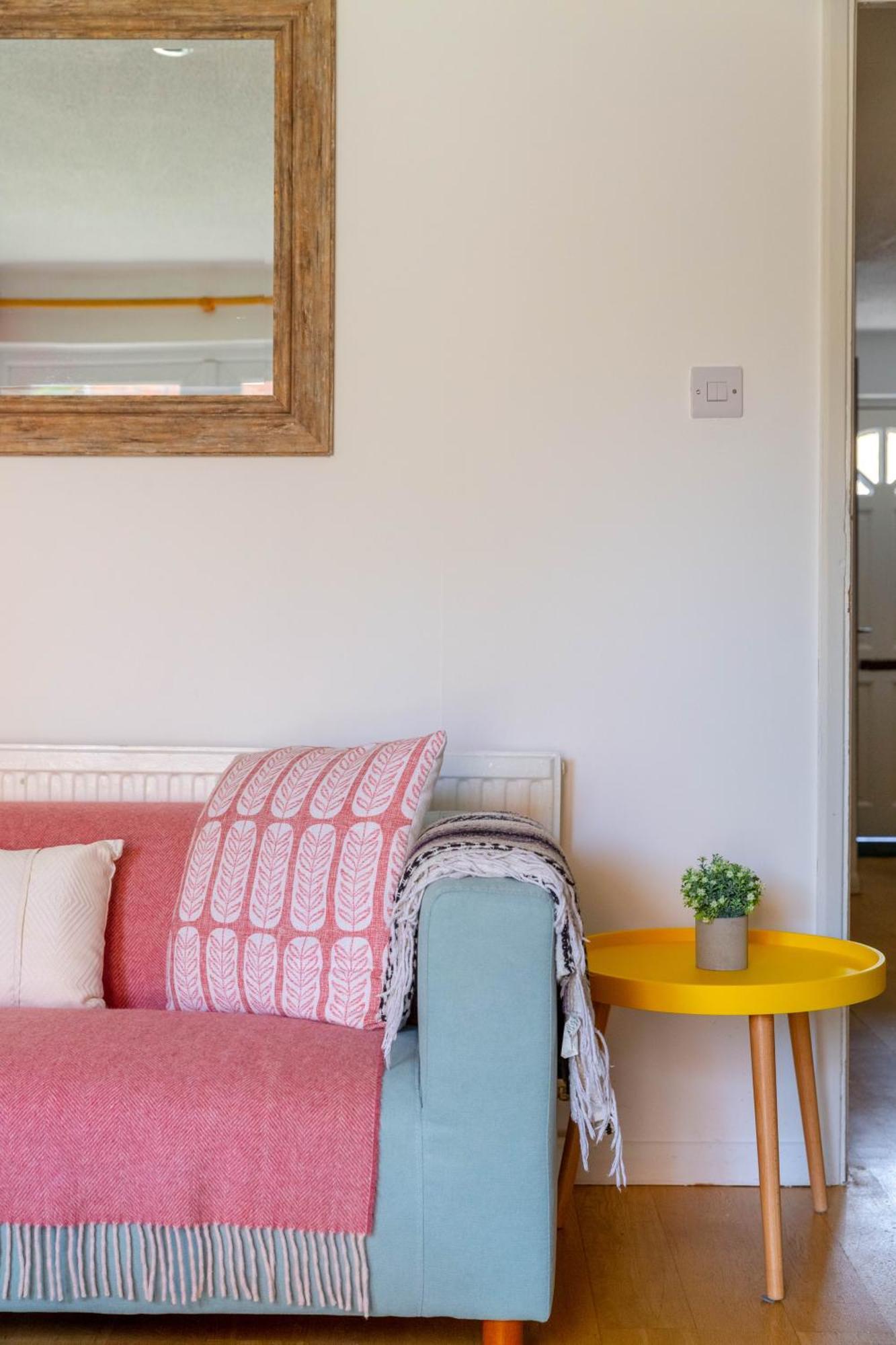 Bright 3 Bedroom House With Terrace 16 Mins To Big Ben Apartment