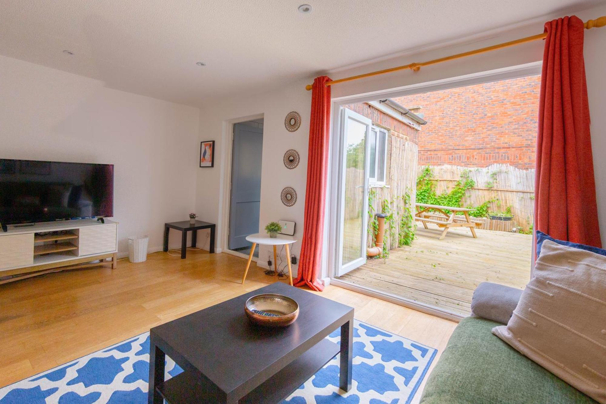Apartment Bright 3 Bedroom House With Terrace 16 Mins To Big Ben London